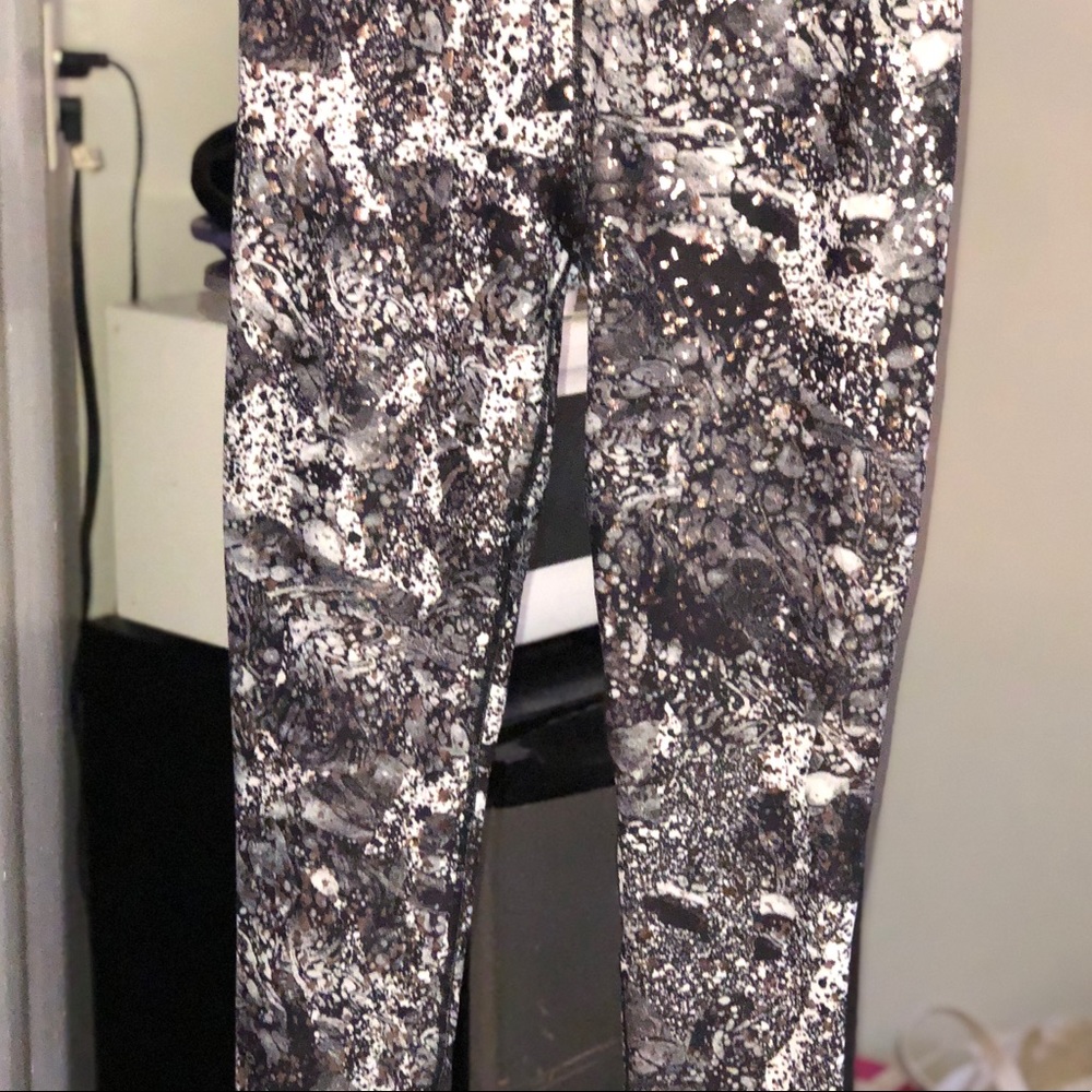 Fabletics leggings, BNWT! Super hot, sized Med.